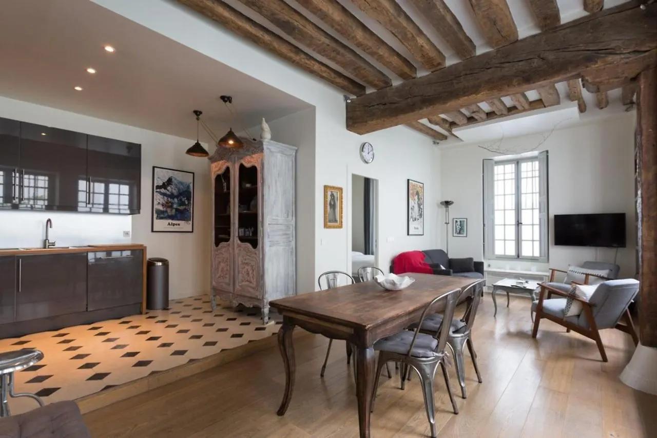 Apartment Charming Appartment In Le Marais Paris